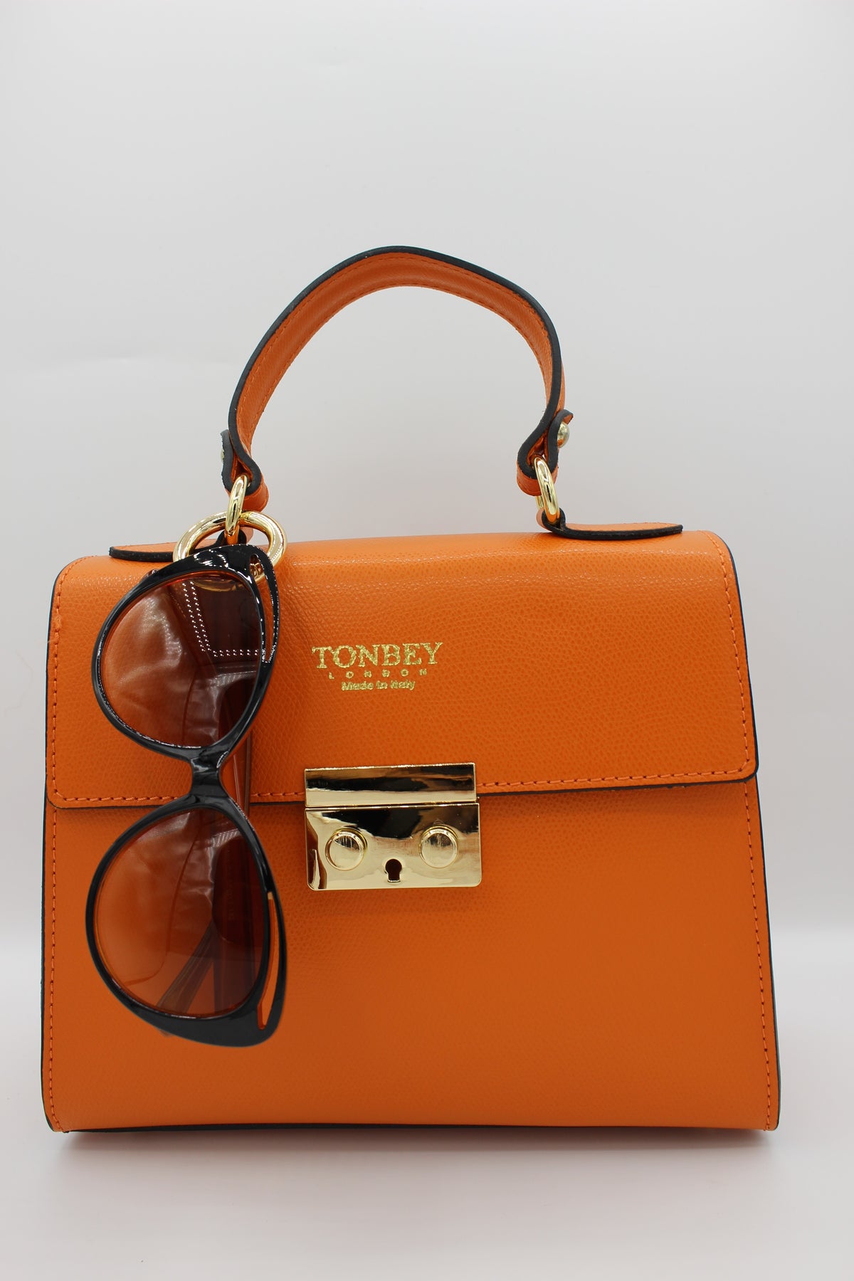 Orange Kelly Bovine Leather bag with Tonbey Cat-eye glasses